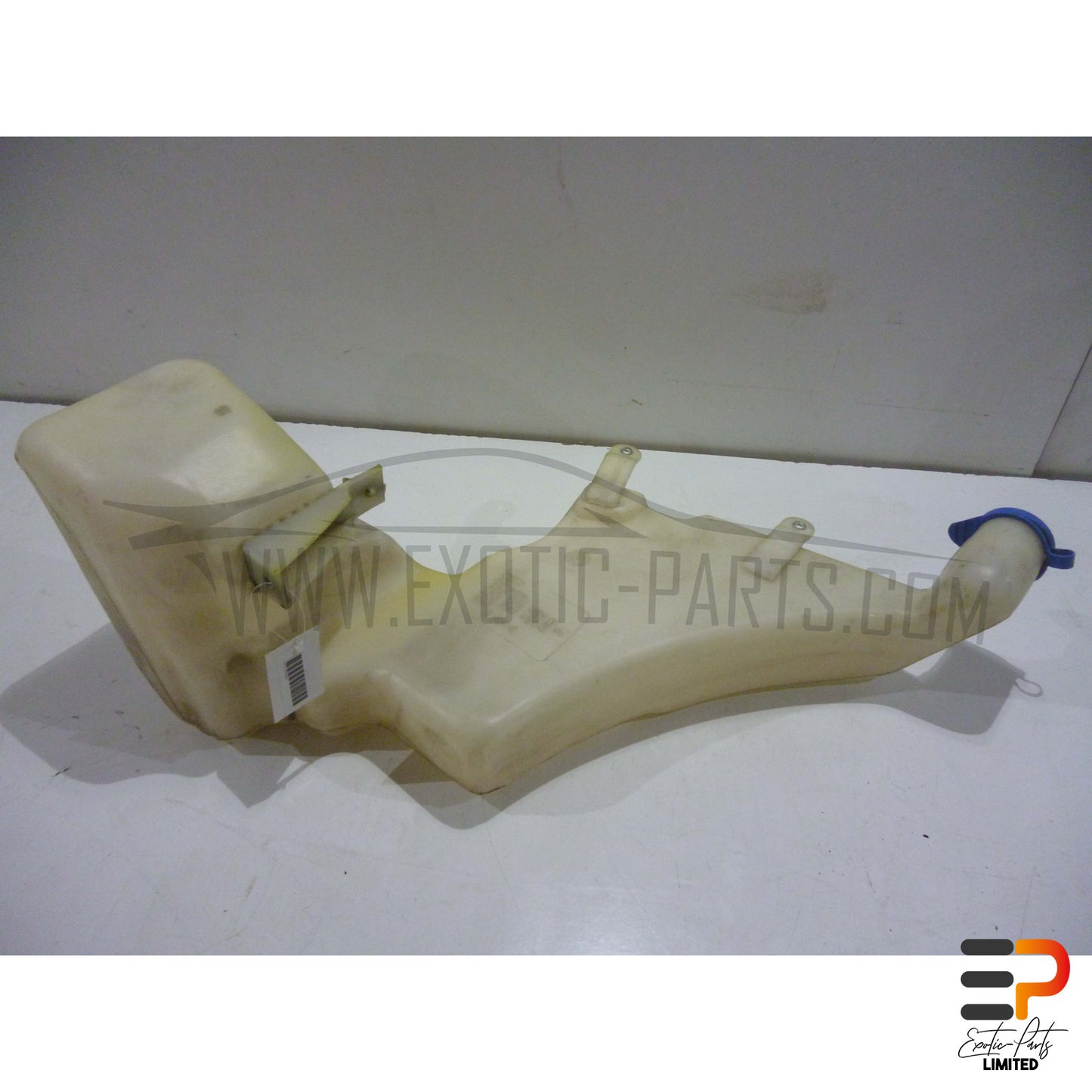 Audi S8 4.2 Quattro Reservoir Windscreen 4D0955451D picture 1