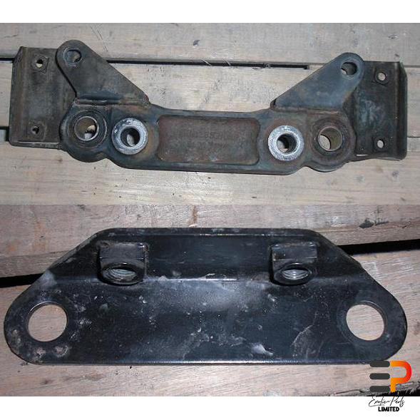 Jaguar XK8 XKR X100 Cabrio Differential Holder MNC2852AA picture 1