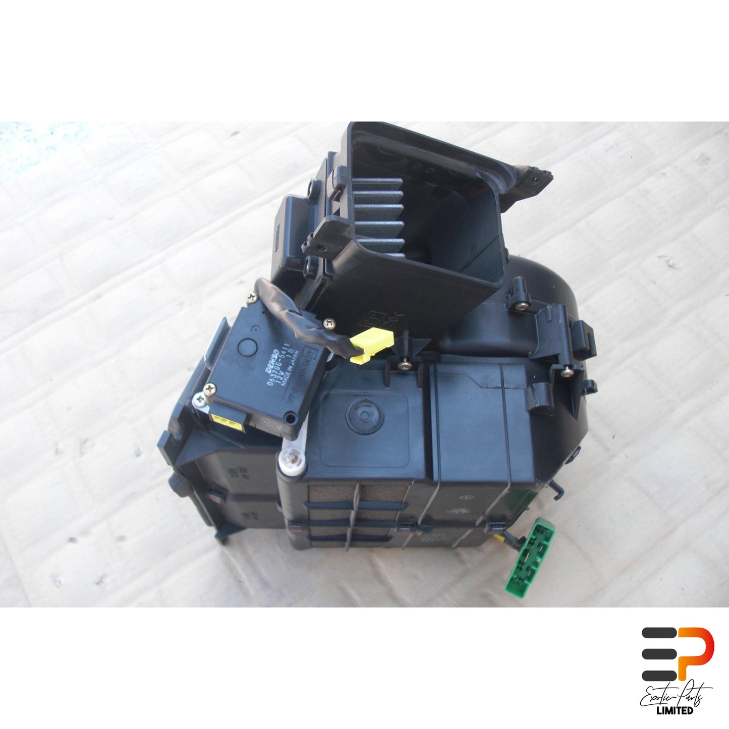 Jaguar XK8 Cabrio Fuse Box LJB2800AA picture 1