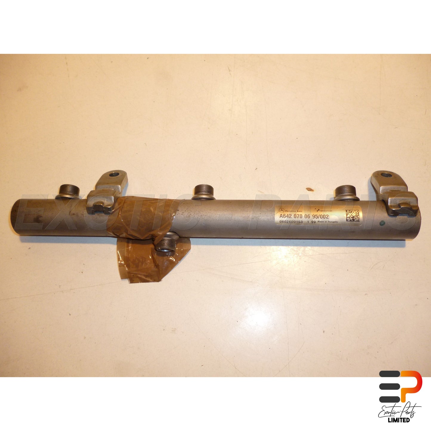 Mercedes Benz E320 T CDI Avantgarde W211 Fuel Distributor picture 2