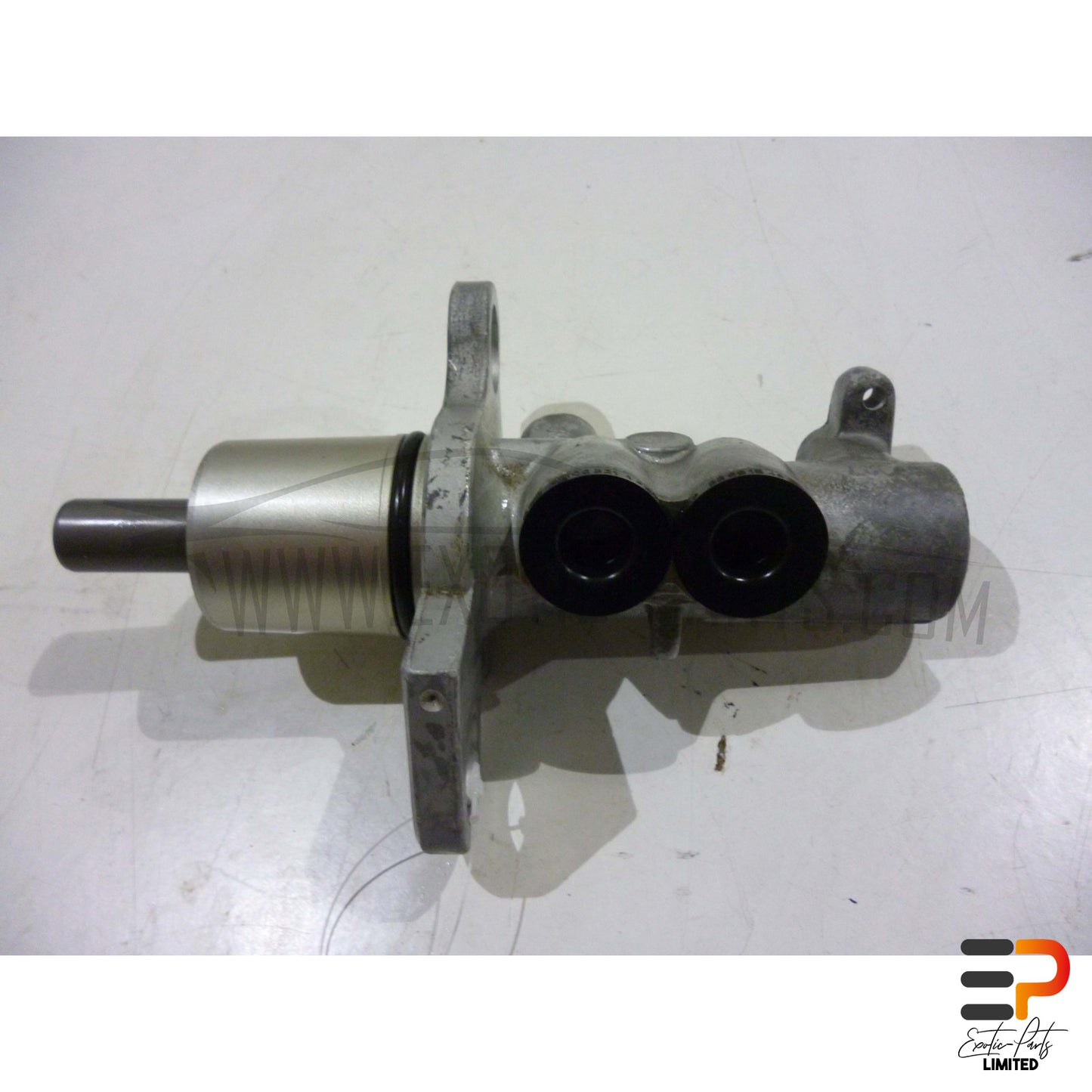 Audi S8 4.2 Quattro Master Brake Cylinder 4D0611021B picture 2