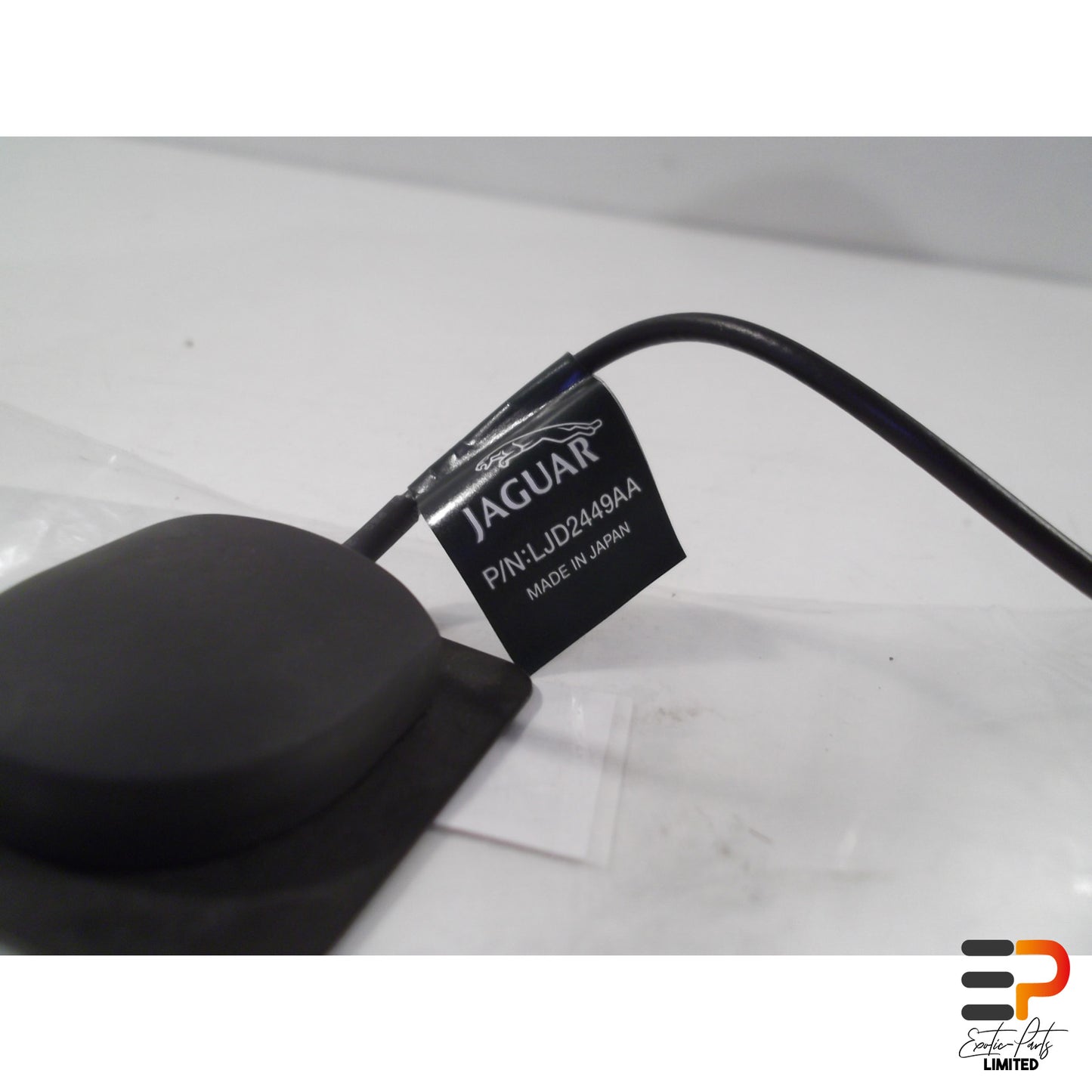 Jaguar XK8 XKR Coupe Gps Antenna LJD2449AA picture 2
