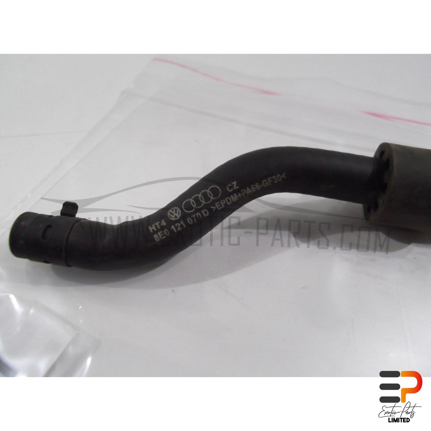 Audi RS4 Avant Breather Hose 8E0121070D picture 2