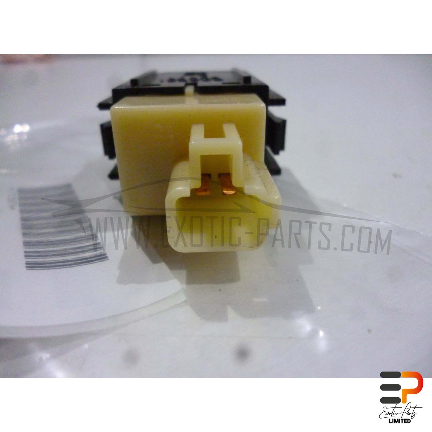 Mazda RX-8 SE 170 KW Switch Tailgate Opener F151-66-630 picture 3