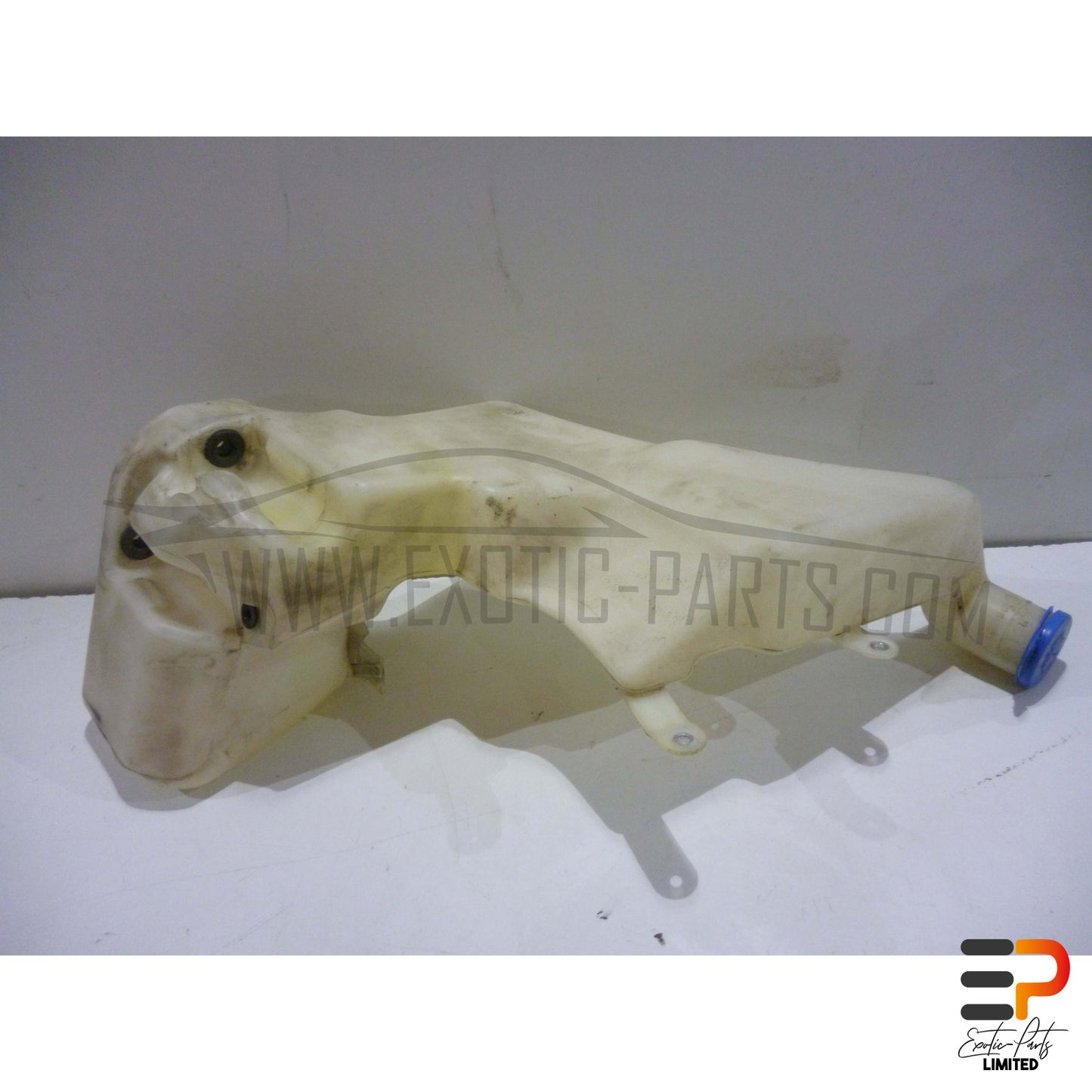 Audi S8 4.2 Quattro Reservoir Windscreen 4D0955451D picture 3