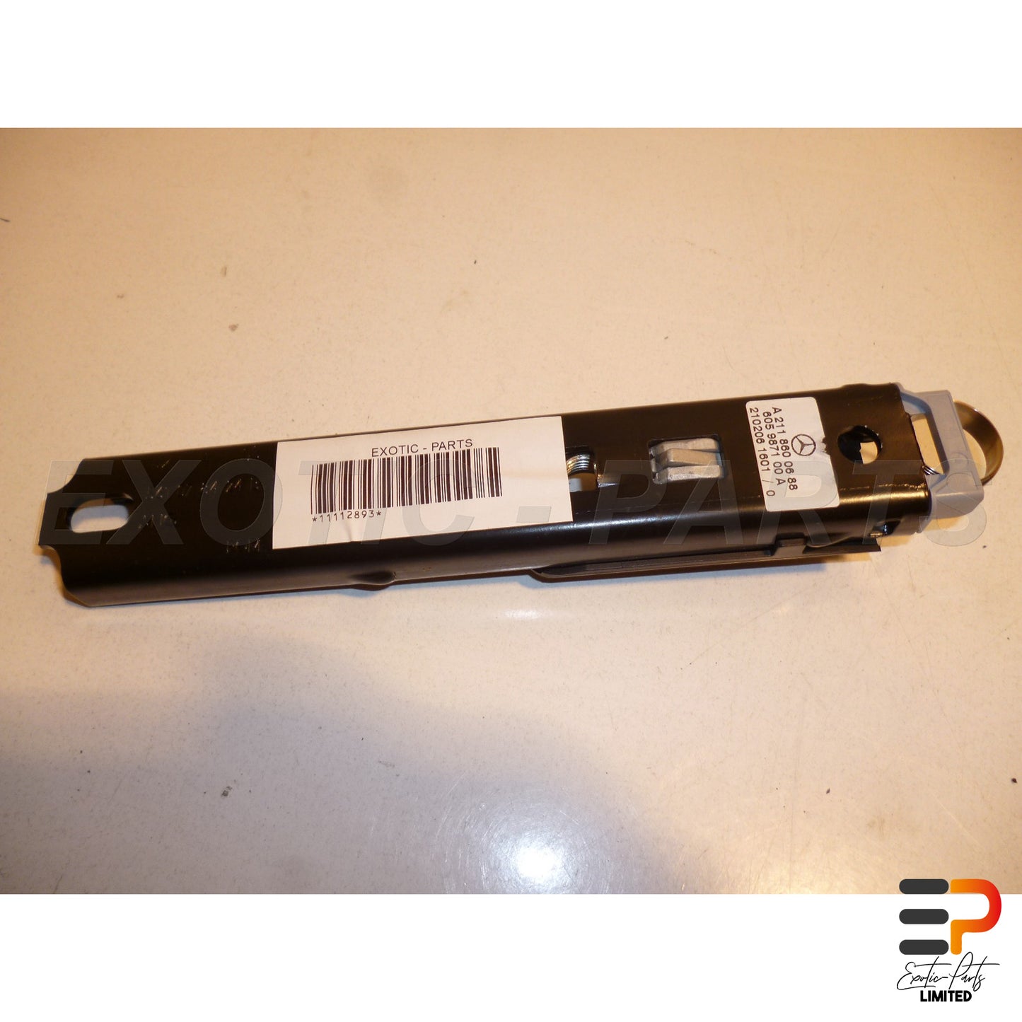 Mercedes Benz E320 T CDI Avantgarde W211 Safety Belt Adjuster A2118600688 Front picture 2