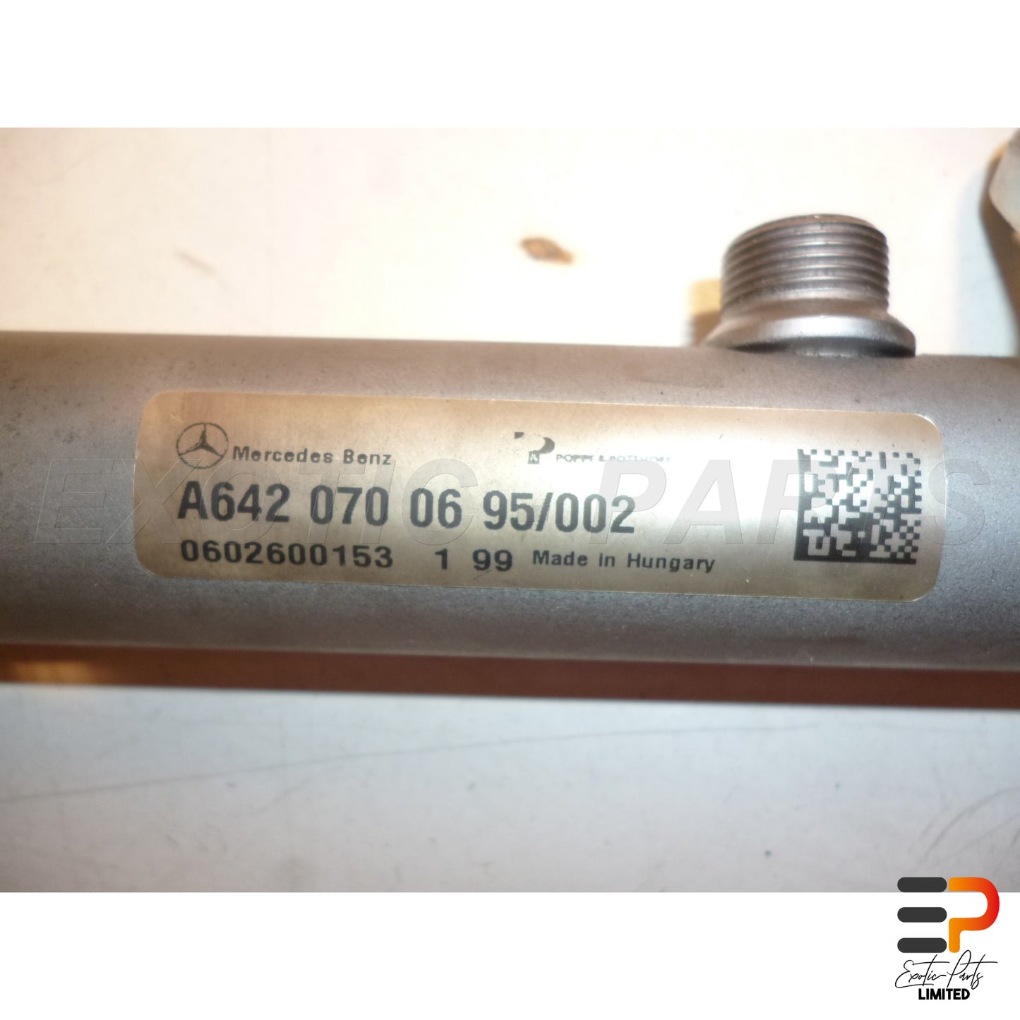 Mercedes Benz E320 T CDI Avantgarde W211 Fuel Distributor picture 3