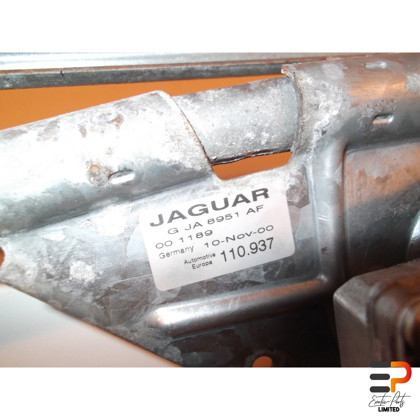 Jaguar XK8 XKR Coupe Motor Wiper Console GJA8951AF picture 3