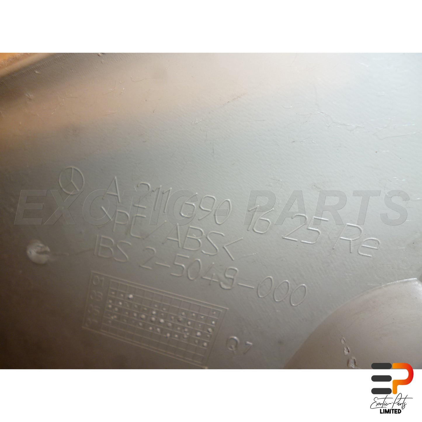 Mercedes Benz E320 T CDI Avantgarde W211 Trim D-Pillar A2116901625 Right picture 4