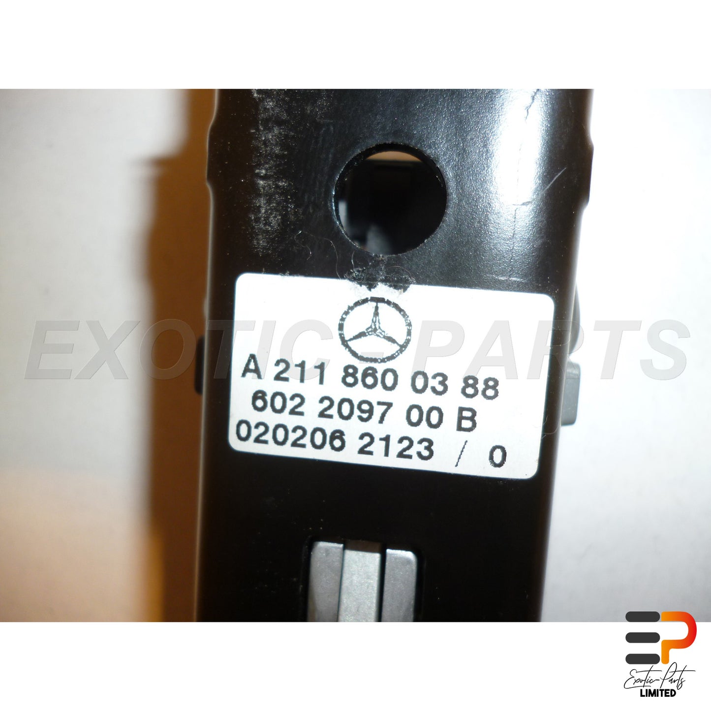 Mercedes Benz E320 T CDI Avantgarde W211 Safety Belt Adjuster A2118600388 Rear picture 3
