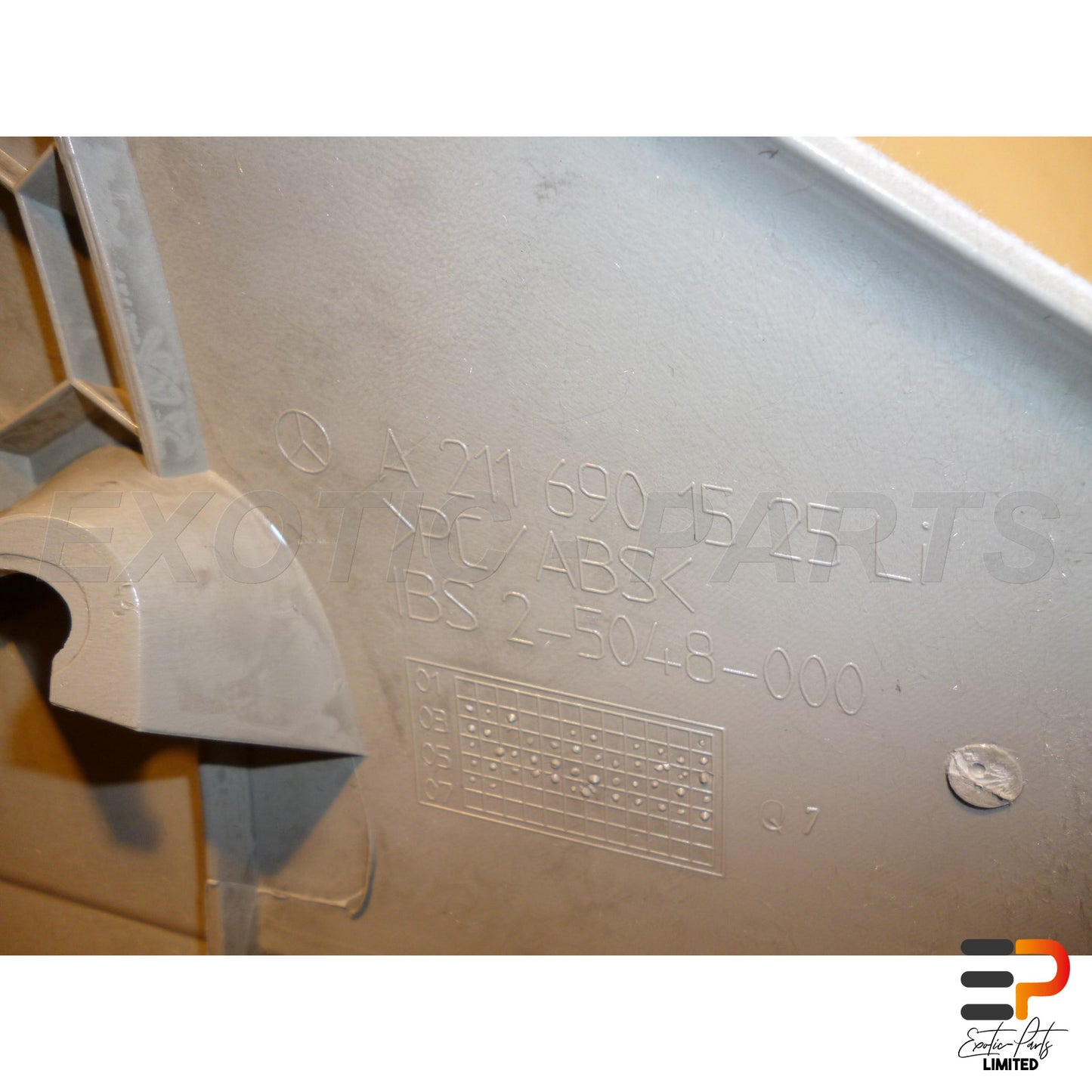 Mercedes Benz E320 T CDI Avantgarde W211 Trim D-Pillar A2116901525 Left picture 4