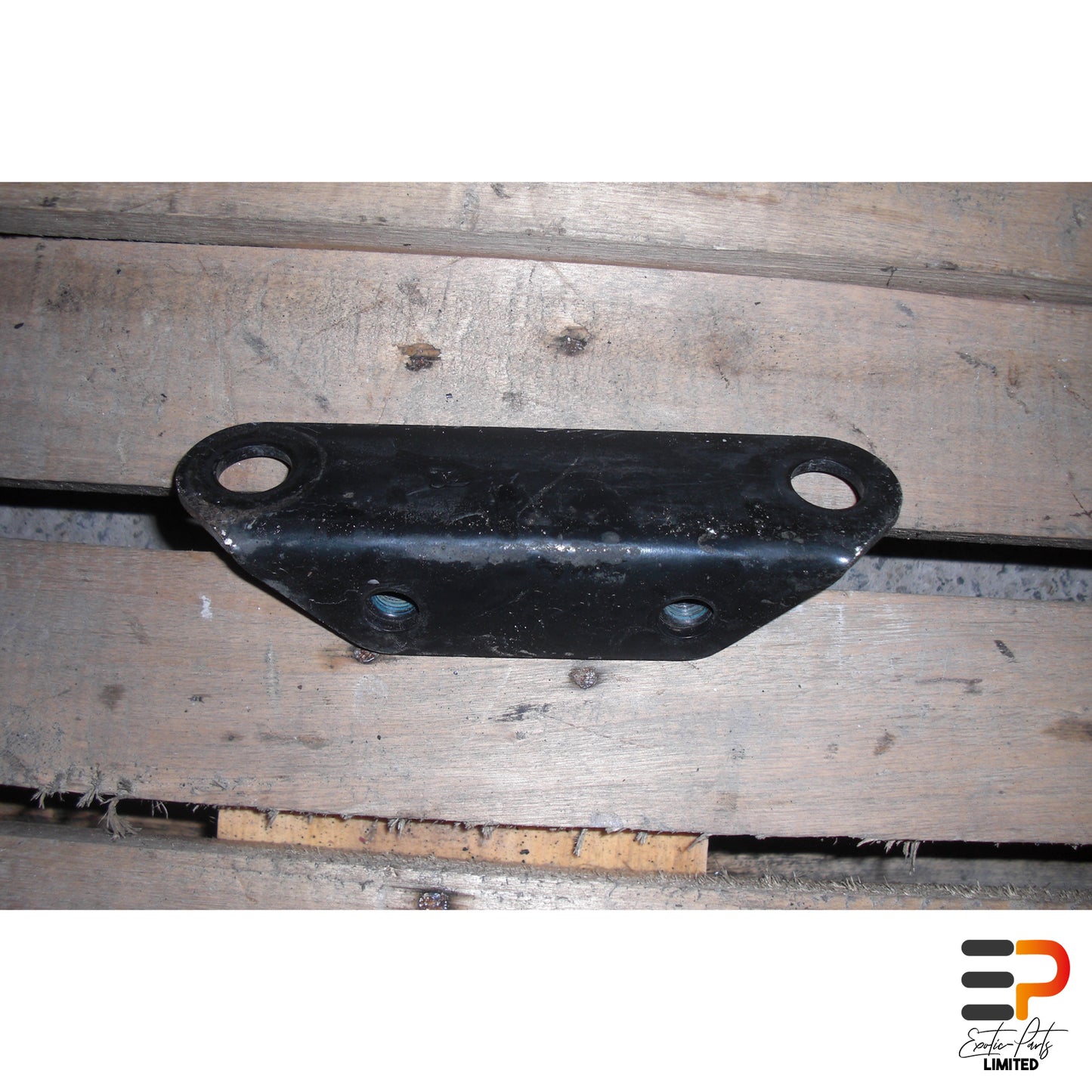 Jaguar XK8 XKR X100 Cabrio Differential Holder MNC2852AA picture 4