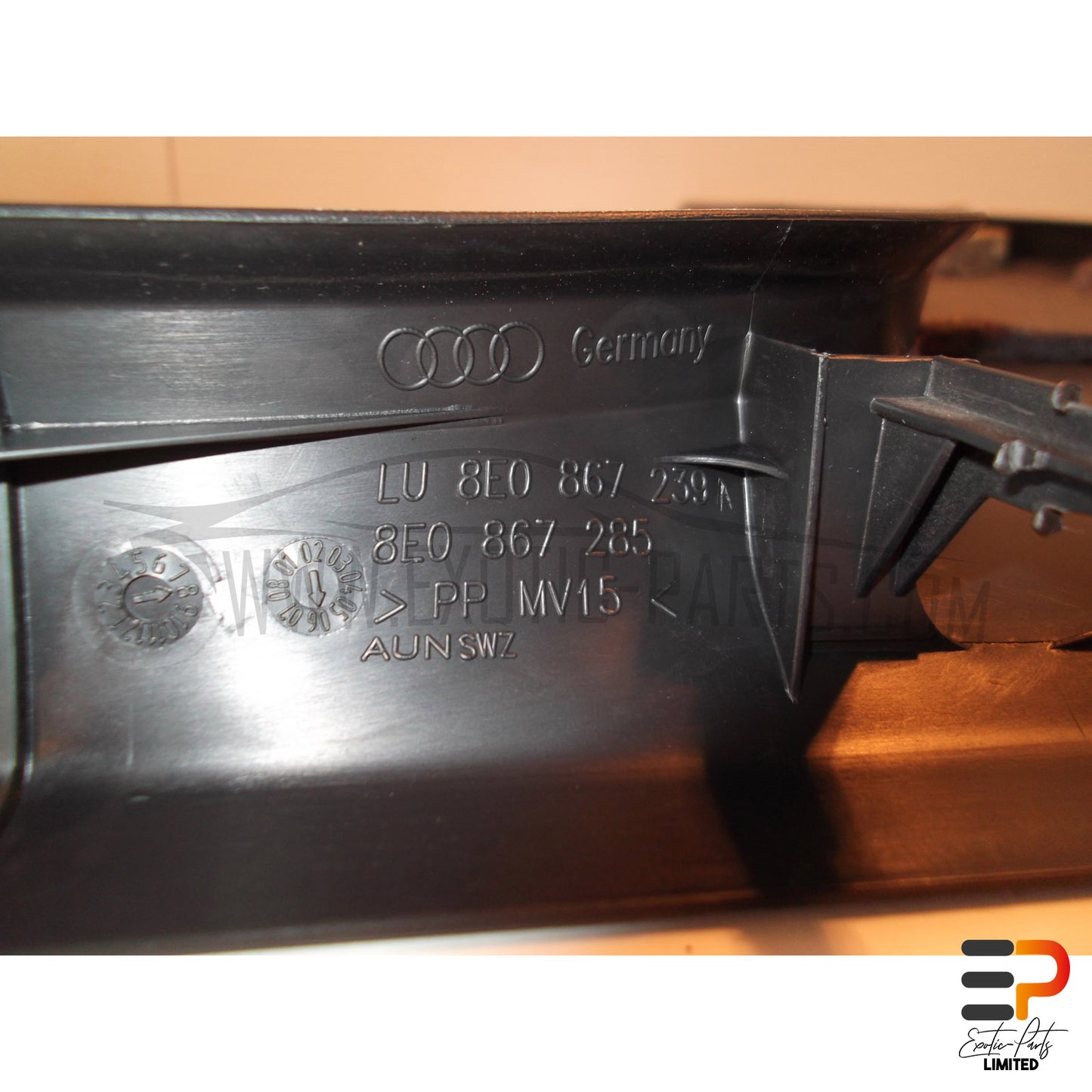 Audi RS4 Avant Trim B-Pillar 8E0867239A 4PK Left picture 4