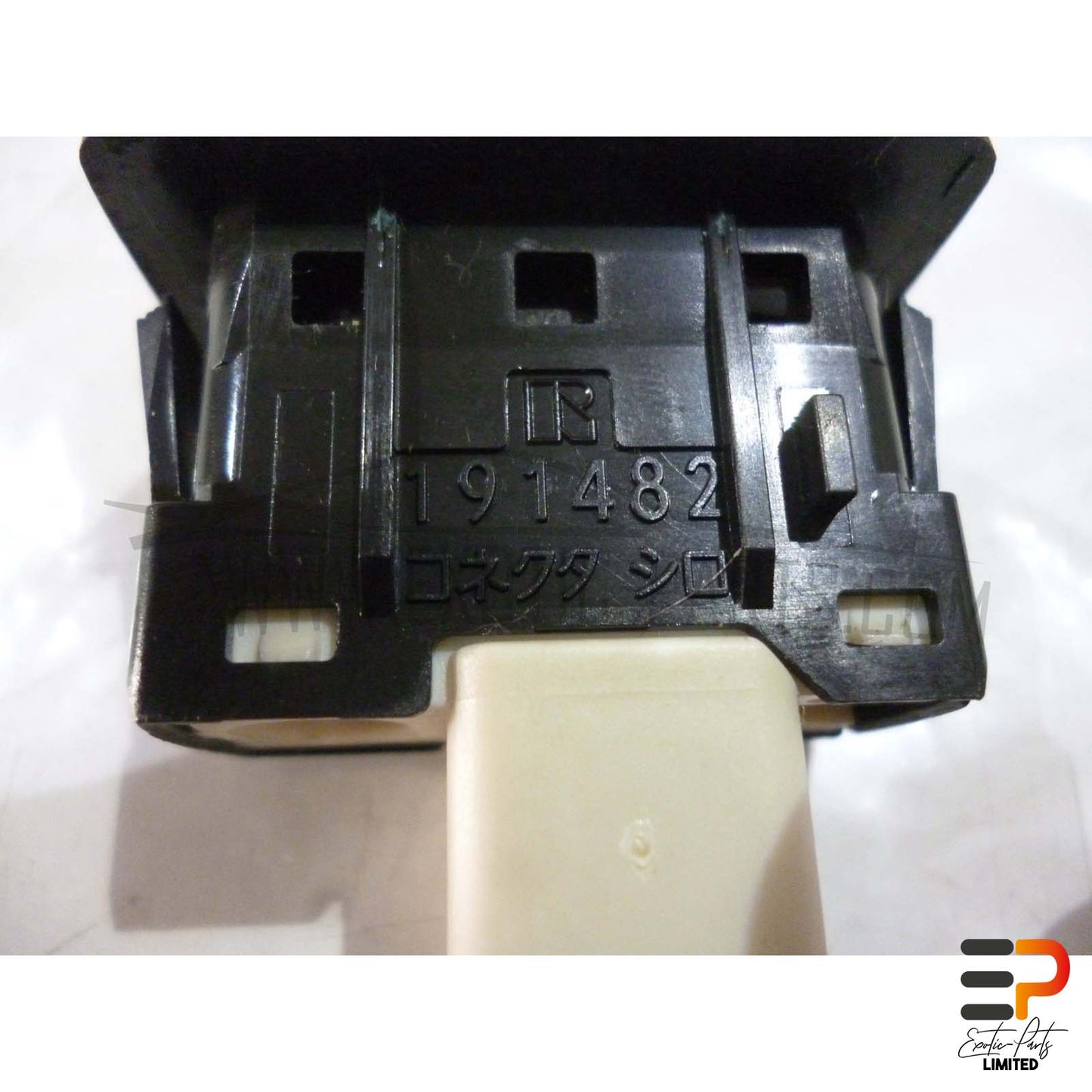 Mazda RX-8 SE 170 KW Switch Seat Heater GJ6E-66-420 ( R ) picture 4