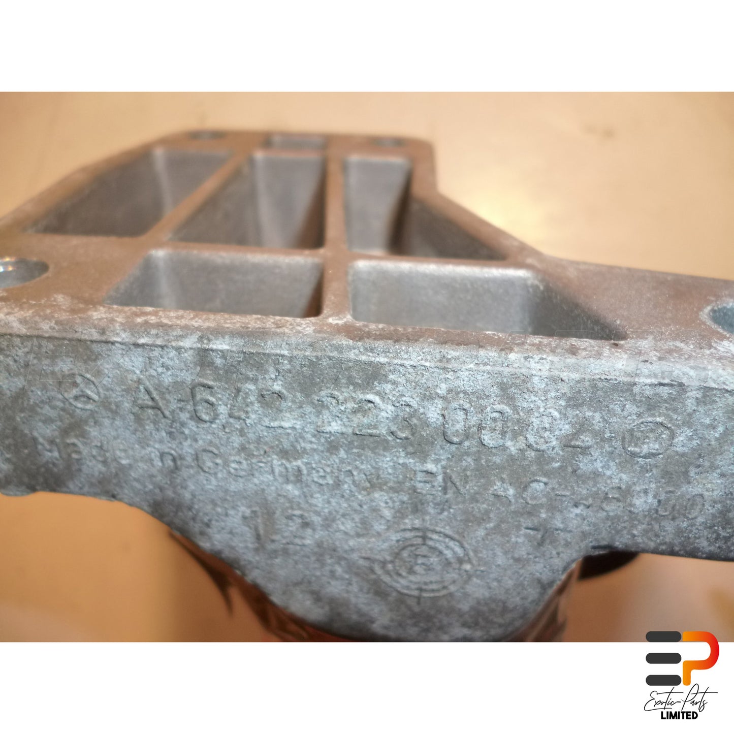 Mercedes Benz E320 T CDI Avantgarde W211 Bracket Engine A6422230004 picture 3