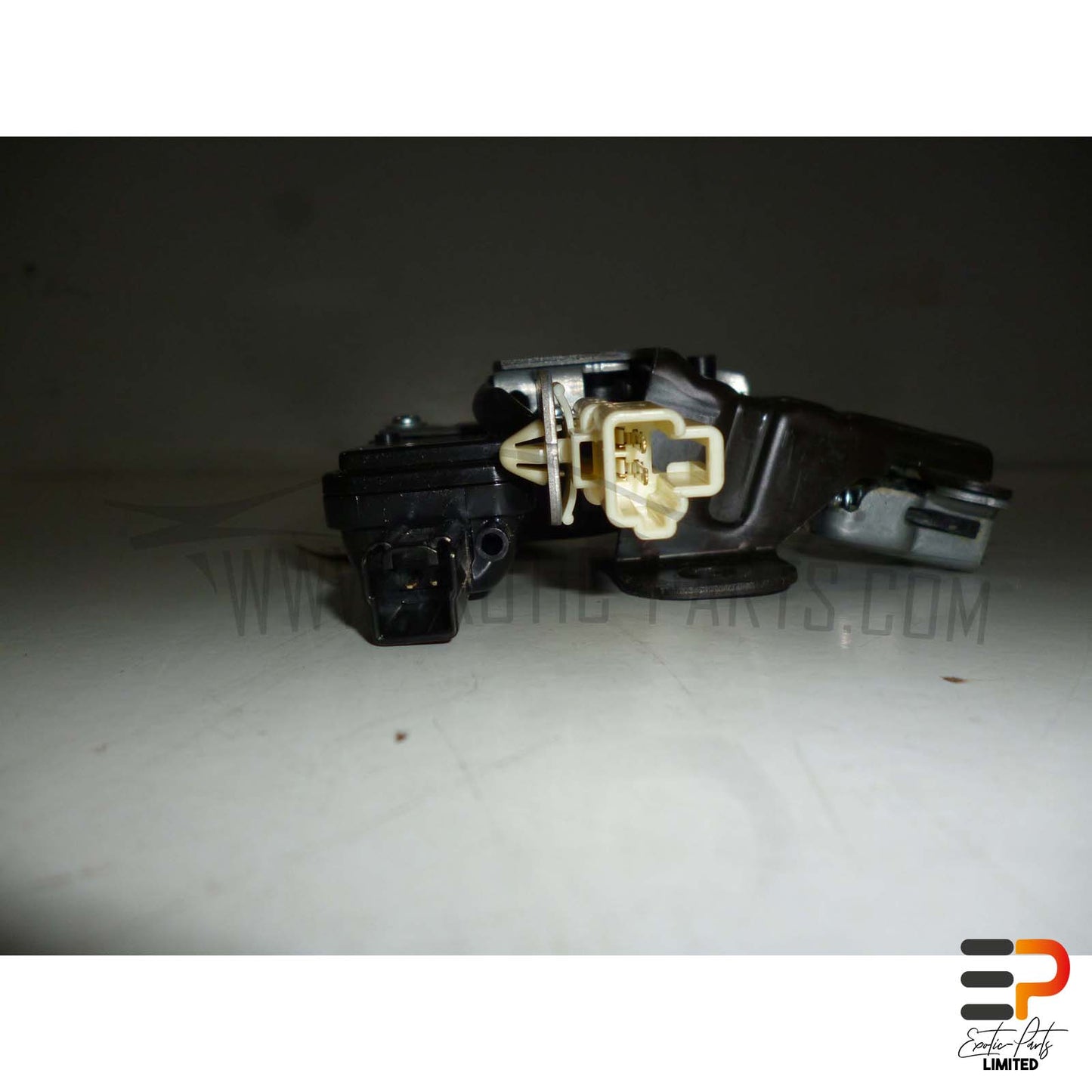 Mazda RX-8 SE 170 KW Tailgate Lock F151-56-820B picture 4