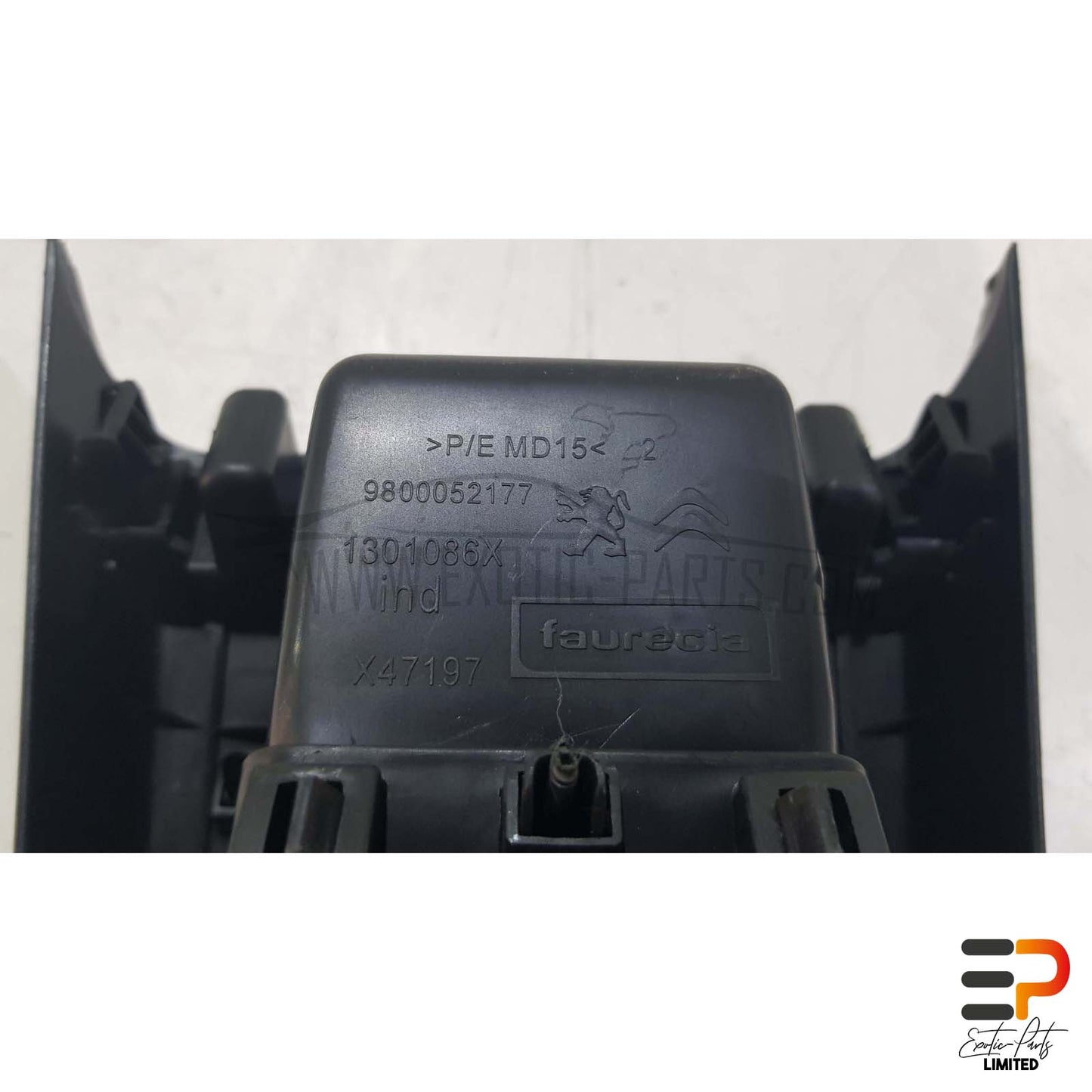 Peugeot 308 SW II T9 Break 1.5 HDI Trim Center Console 9800052177 picture 4