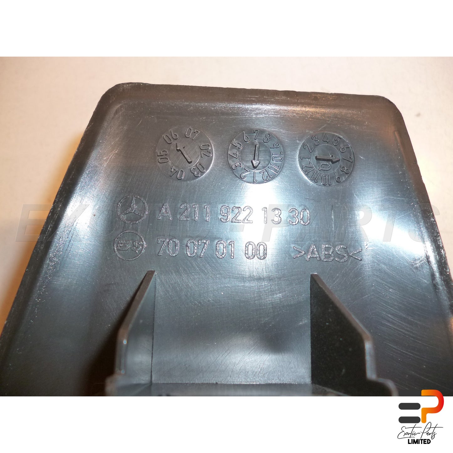 Mercedes Benz E320 T CDI Avantgarde W211 Cover Rear Seat A2119221330 picture 4