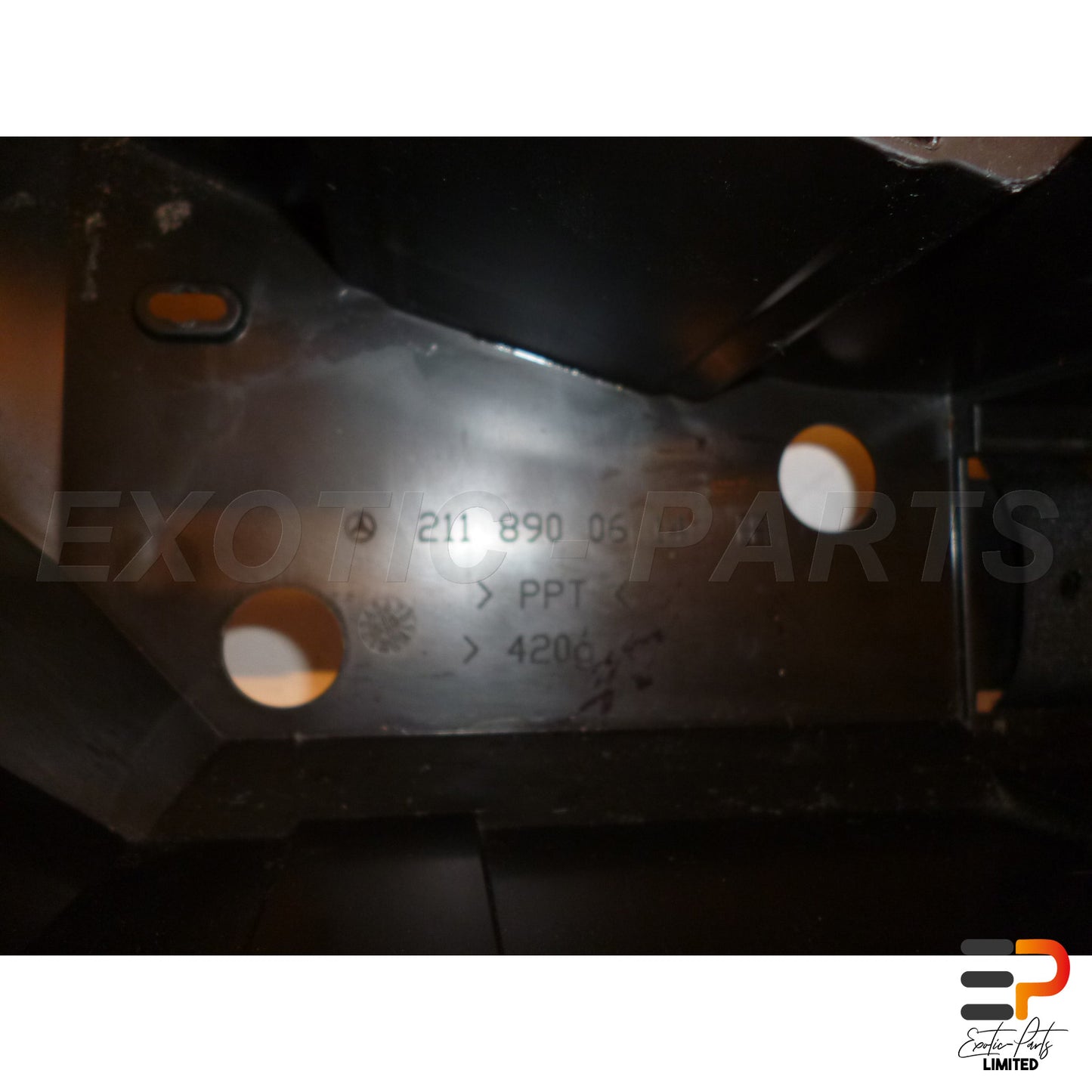 Mercedes Benz E320 T CDI Avantgarde W211 Bracket Jack A2118900614 picture 4