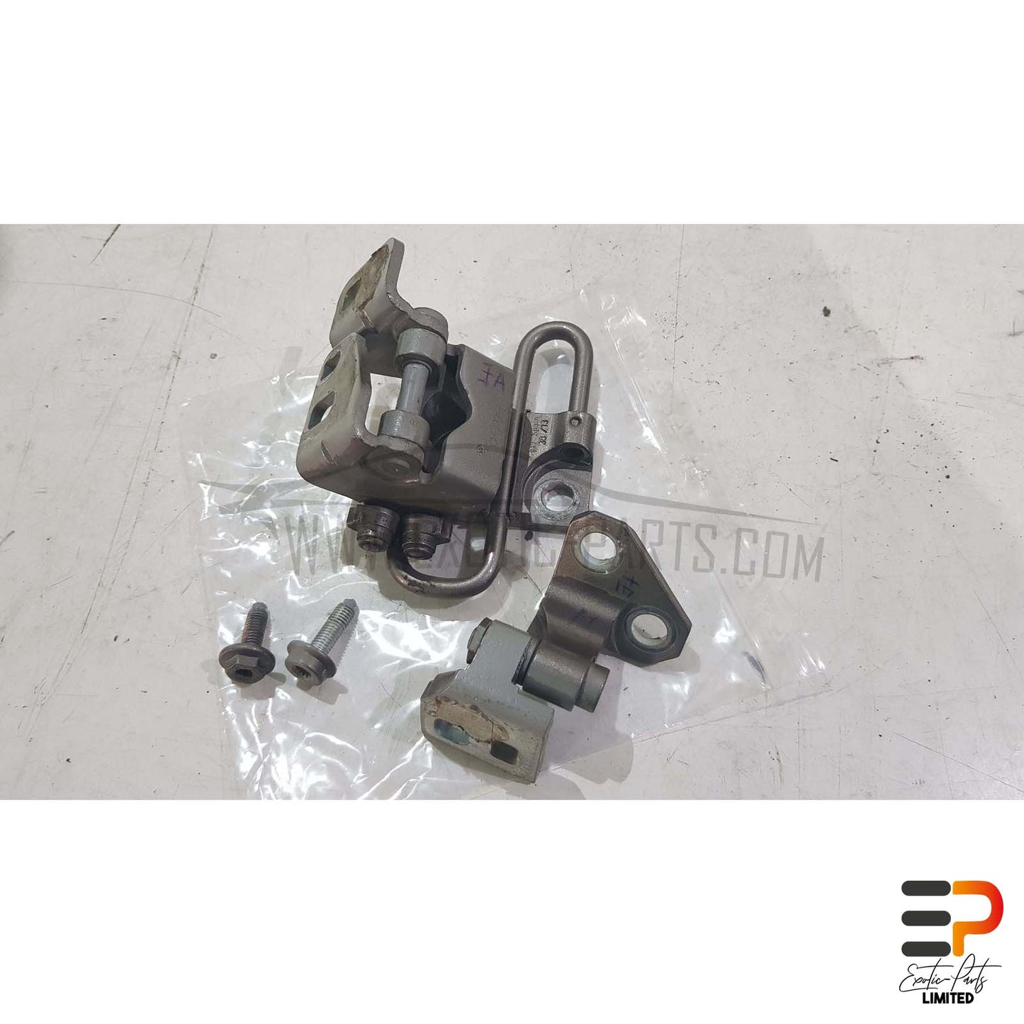 VW Golf VI Mk6 Plus 1.4 TSI DSG Door Hinge Rear Right 1K4833412Q Rear Right picture 1