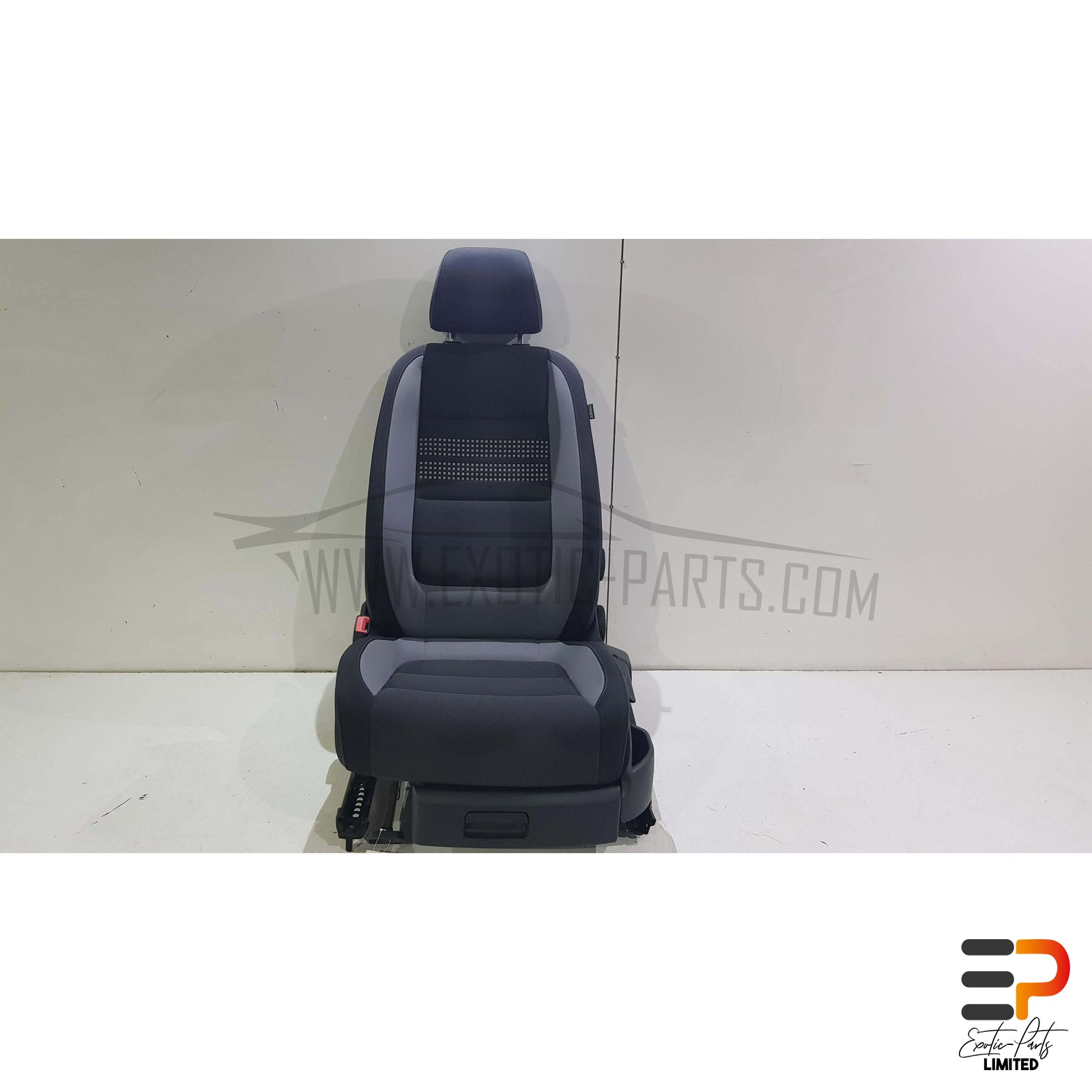 VW Golf VI Mk6 Plus 1.4 TSI DSG Driver Seat Cloth Black / Grey Front Left picture 1