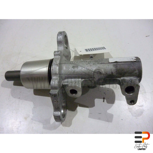 Audi S8 4.2 Quattro Master Brake Cylinder 4D0611021B picture 1