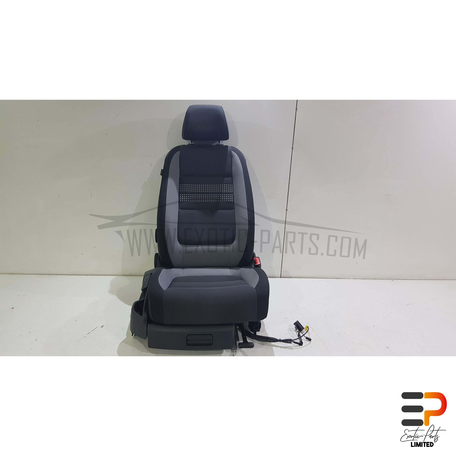 VW Golf VI Mk6 Plus 1.4 TSI DSG Passenger Seat Cloth Black / Grey Front Right picture 1