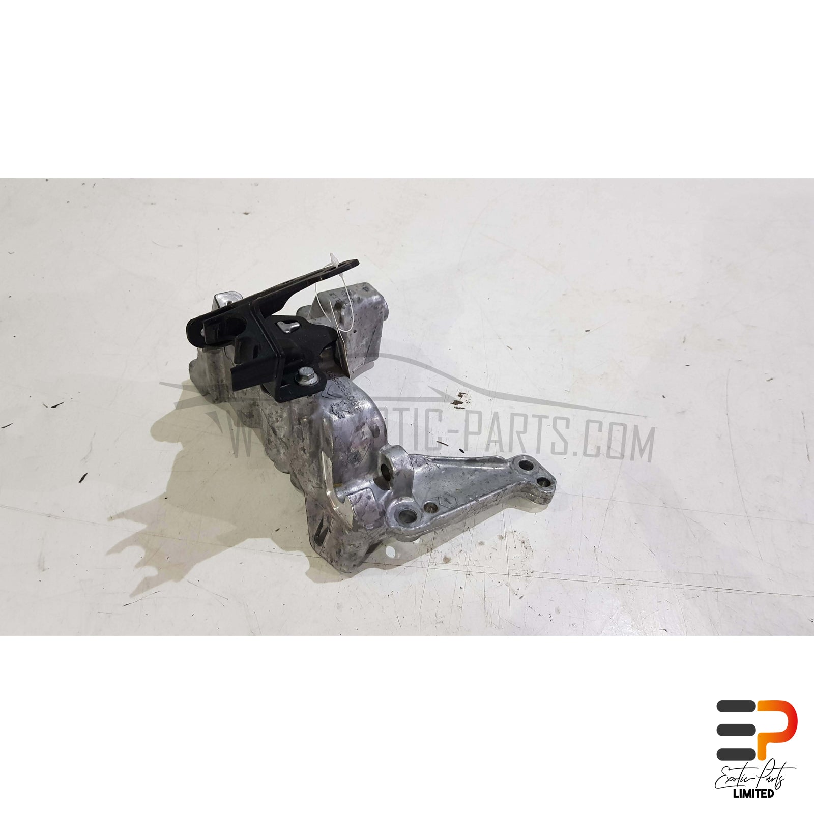 Peugeot 308 SW II T9 Break 1.5 HDI Bracket Alternator 9808696680 picture 2