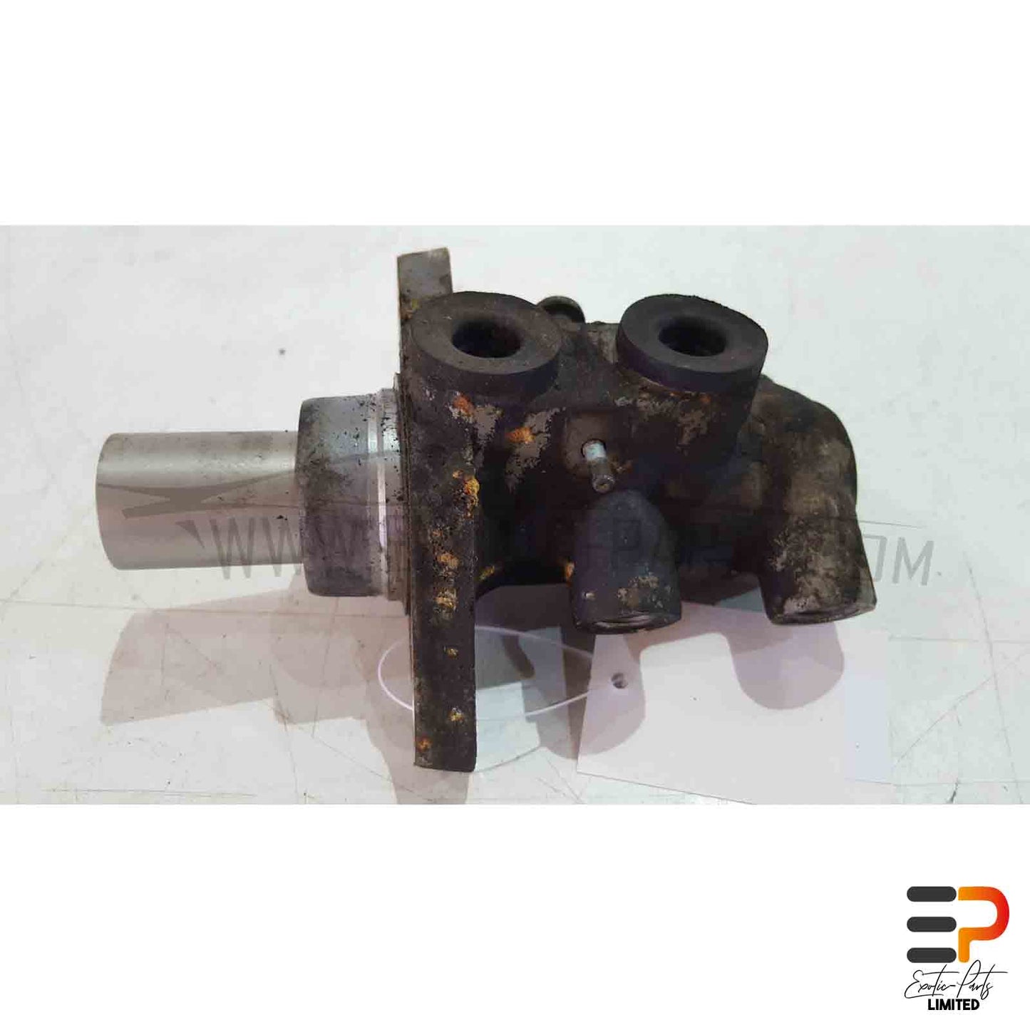 Jaguar XK 5.0 Coupe Master Brake Cylinder C2C35765 picture 2