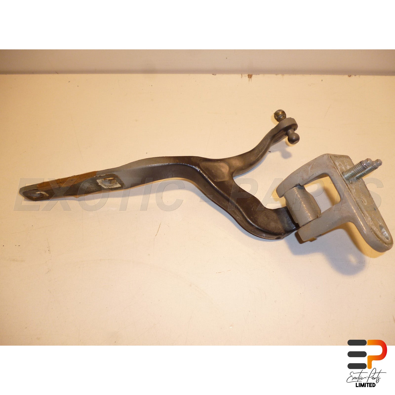 Mercedes Benz E320 T CDI Avantgarde W211 Hinge A2117400137 Left picture 2