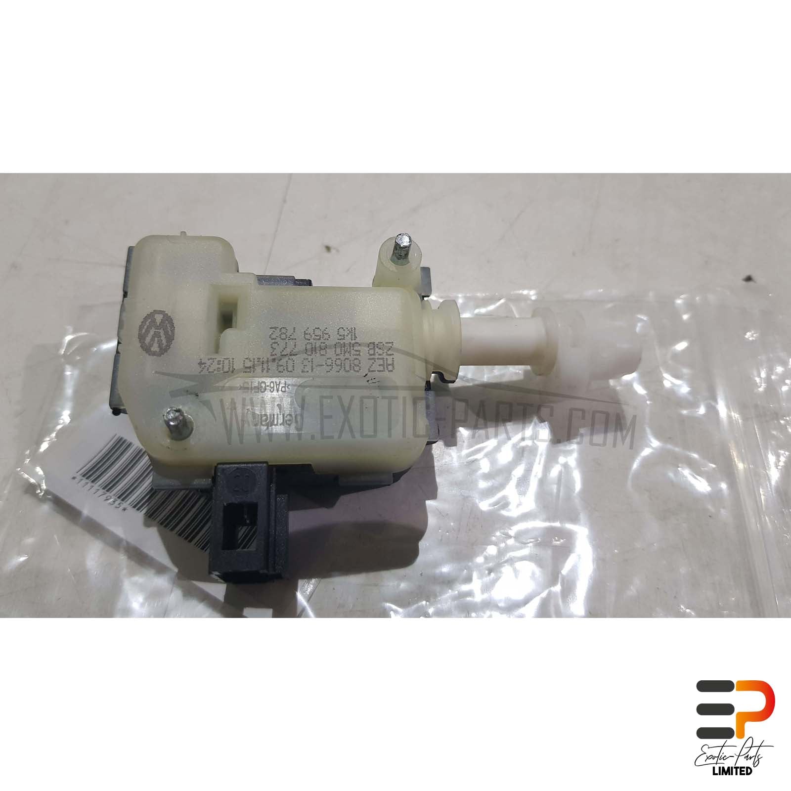 VW Golf VI Mk6 Plus 1.4 TSI DSG Actuator Central Locking Filler Door 5M0810773 picture 2