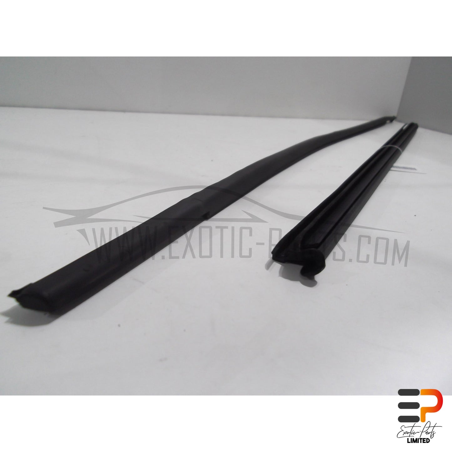 VW Golf VI Mk6 GTI 2.0 TSI Ledge Moulding 5K4837480B 5AP Front Right picture 2