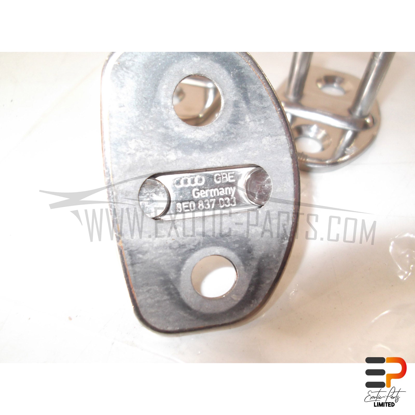 Audi RS4 Avant Latch Striker 8E0837033 picture 2