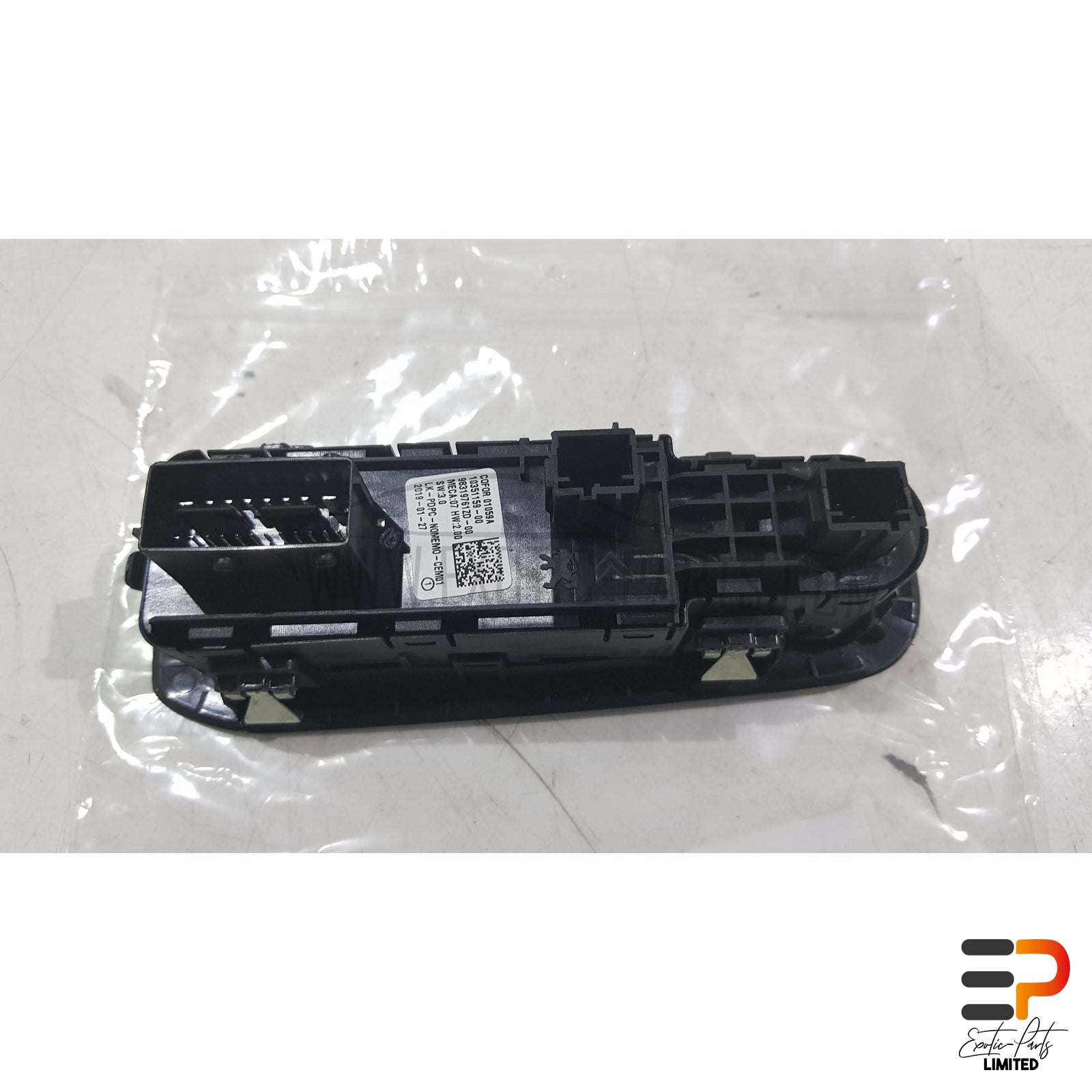 Peugeot 308 SW II T9 Break 1.5 HDI Switch 98319761ZD Front Left picture 3