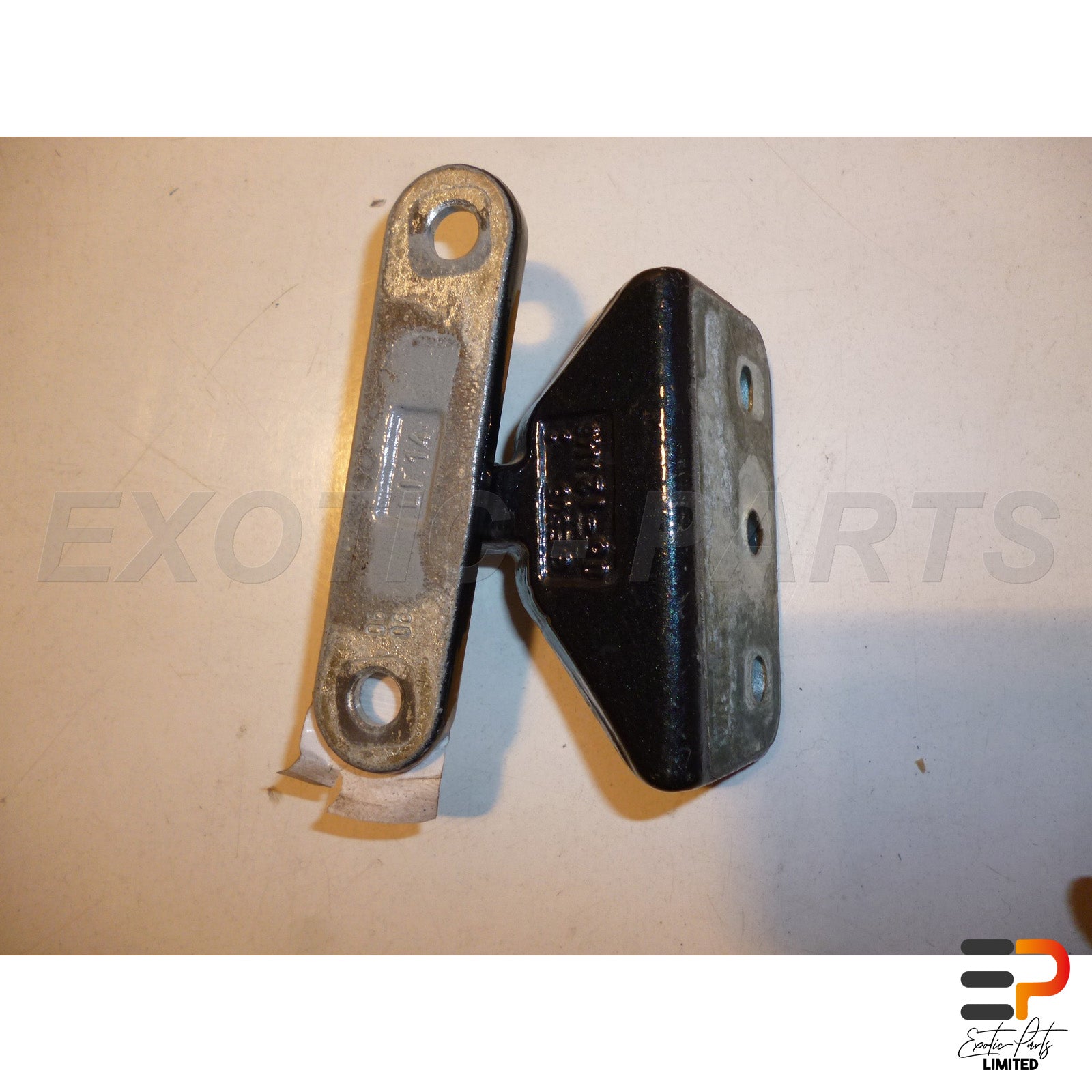 Mercedes Benz E320 T CDI Avantgarde W211 Hinge picture 3