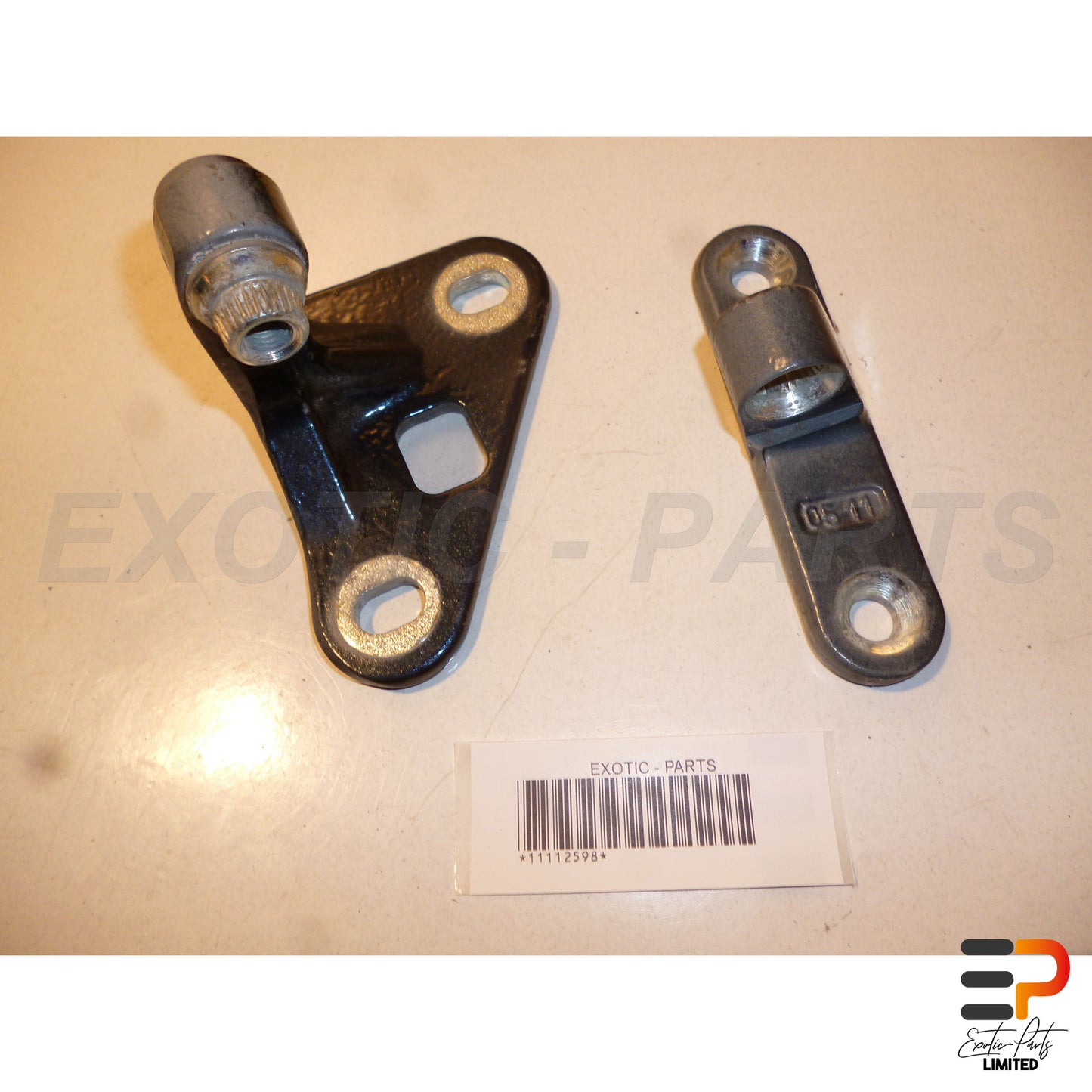 Mercedes Benz E320 T CDI Avantgarde W211 Hinge picture 4