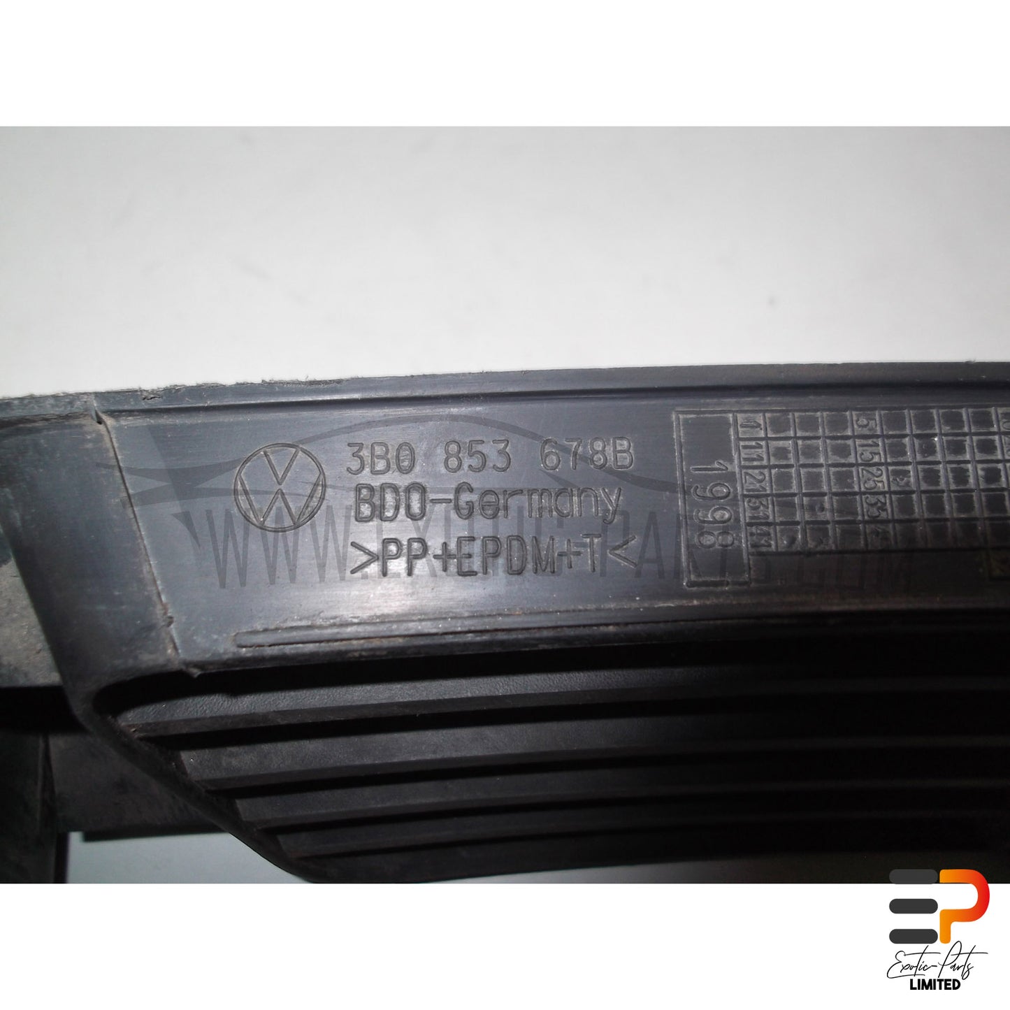 VW Golf VI Mk6 GTI 2.0 TSI Bumper Grille 3B0853678B B41 Right picture 4