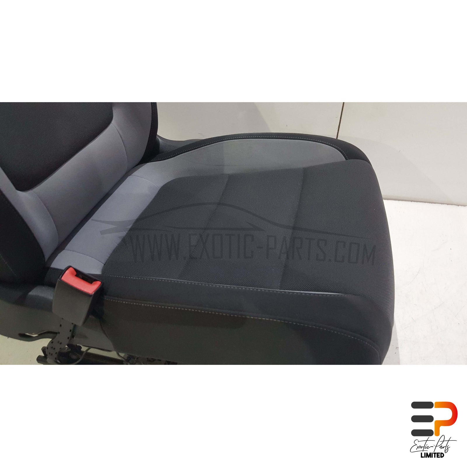 VW Golf VI Mk6 Plus 1.4 TSI DSG Driver Seat Cloth Black / Grey Front Left picture 5